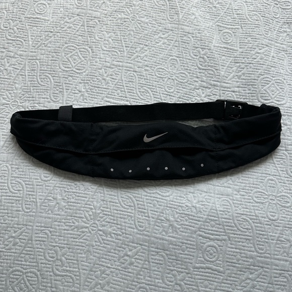 Nike Expandable Waist Pack
 
BLACK/ BLACK/ SILVER, Size One Size - Picture 2 of 2